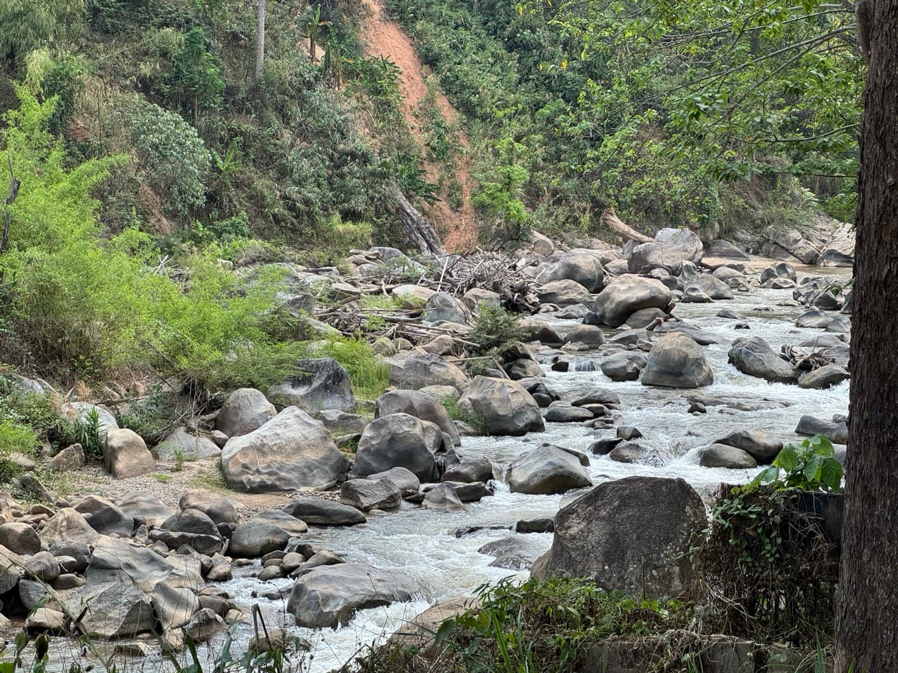 Pai to Chiang Mai via Muang Khong and Mae Taeng