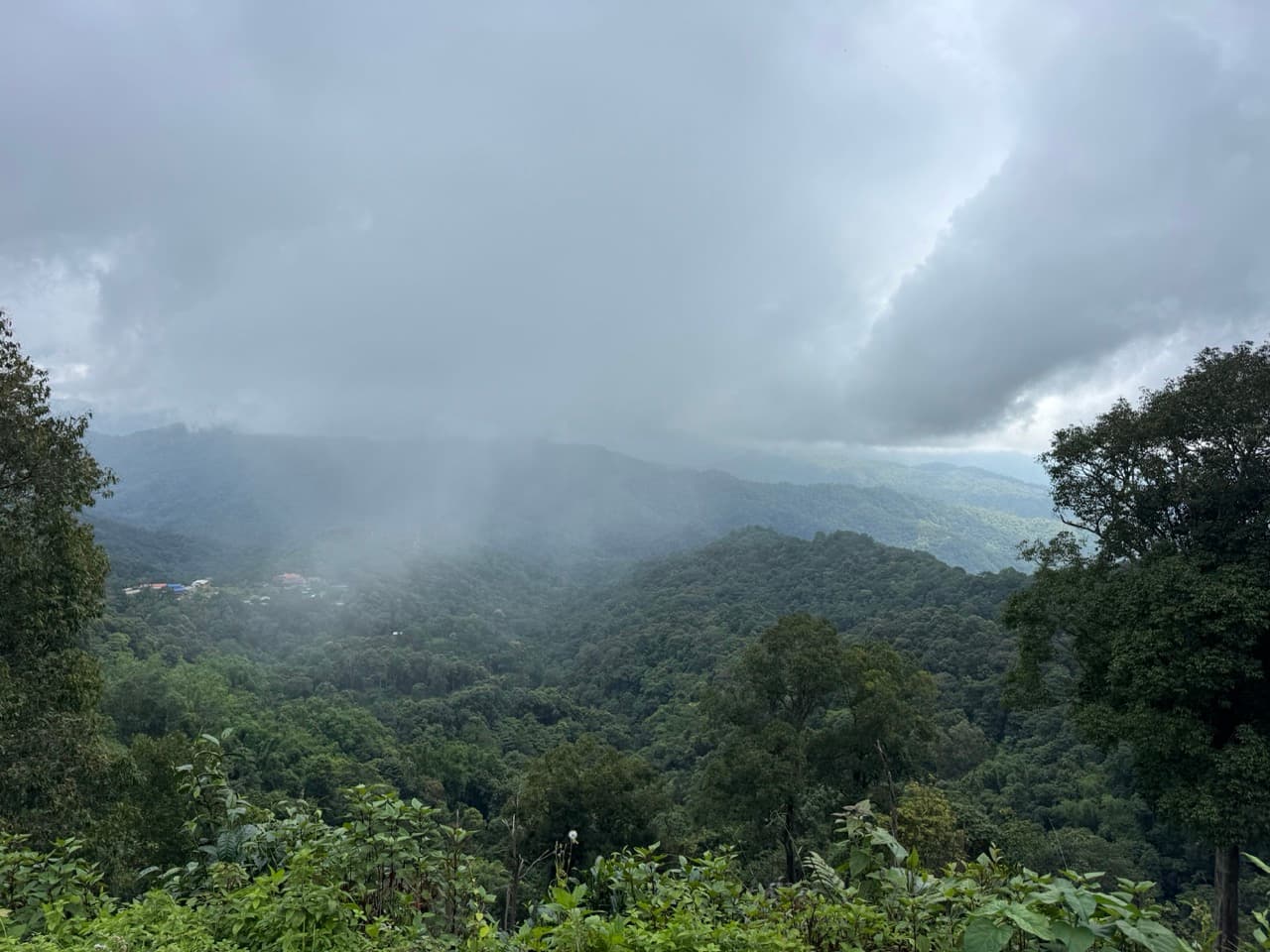 Chiang Dao Rocky Ridge to San Pak Kia — photo 13