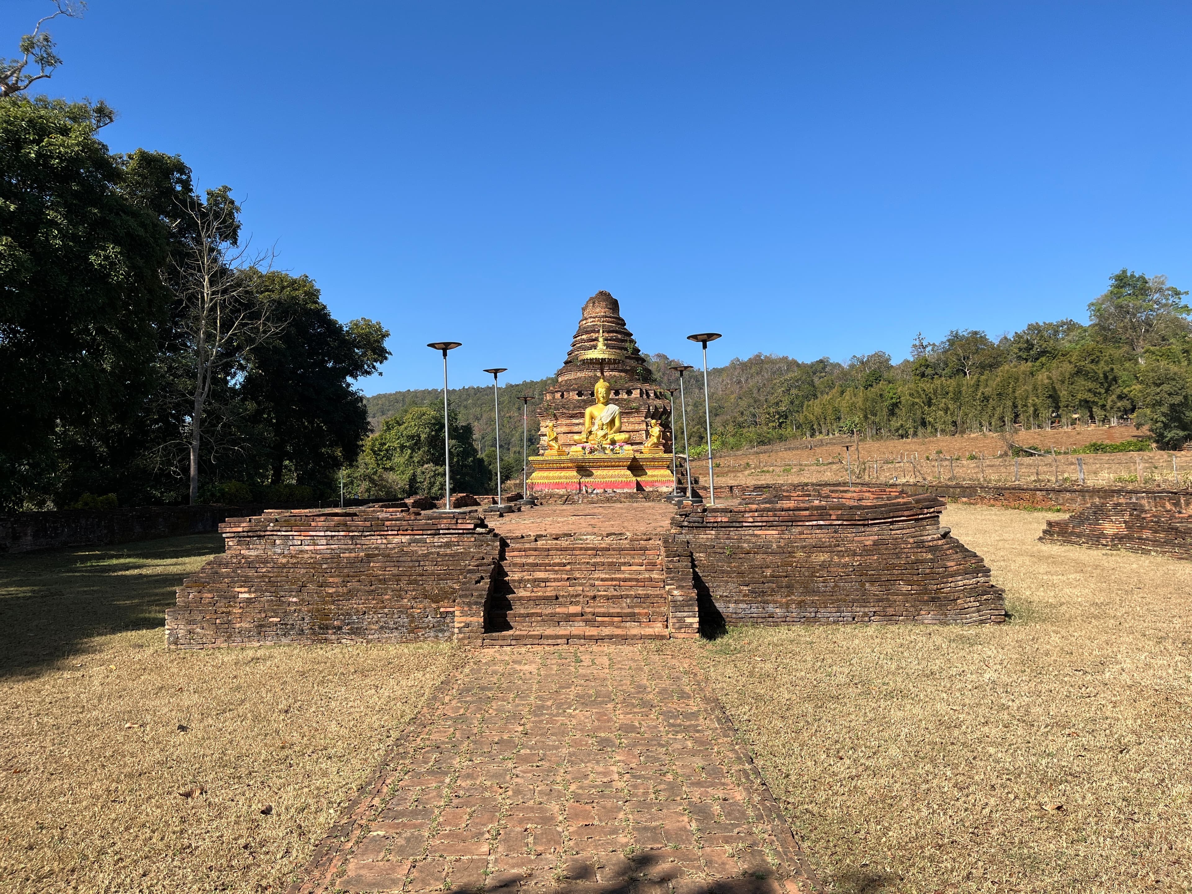The old stupa and ruins of Muang Moi.