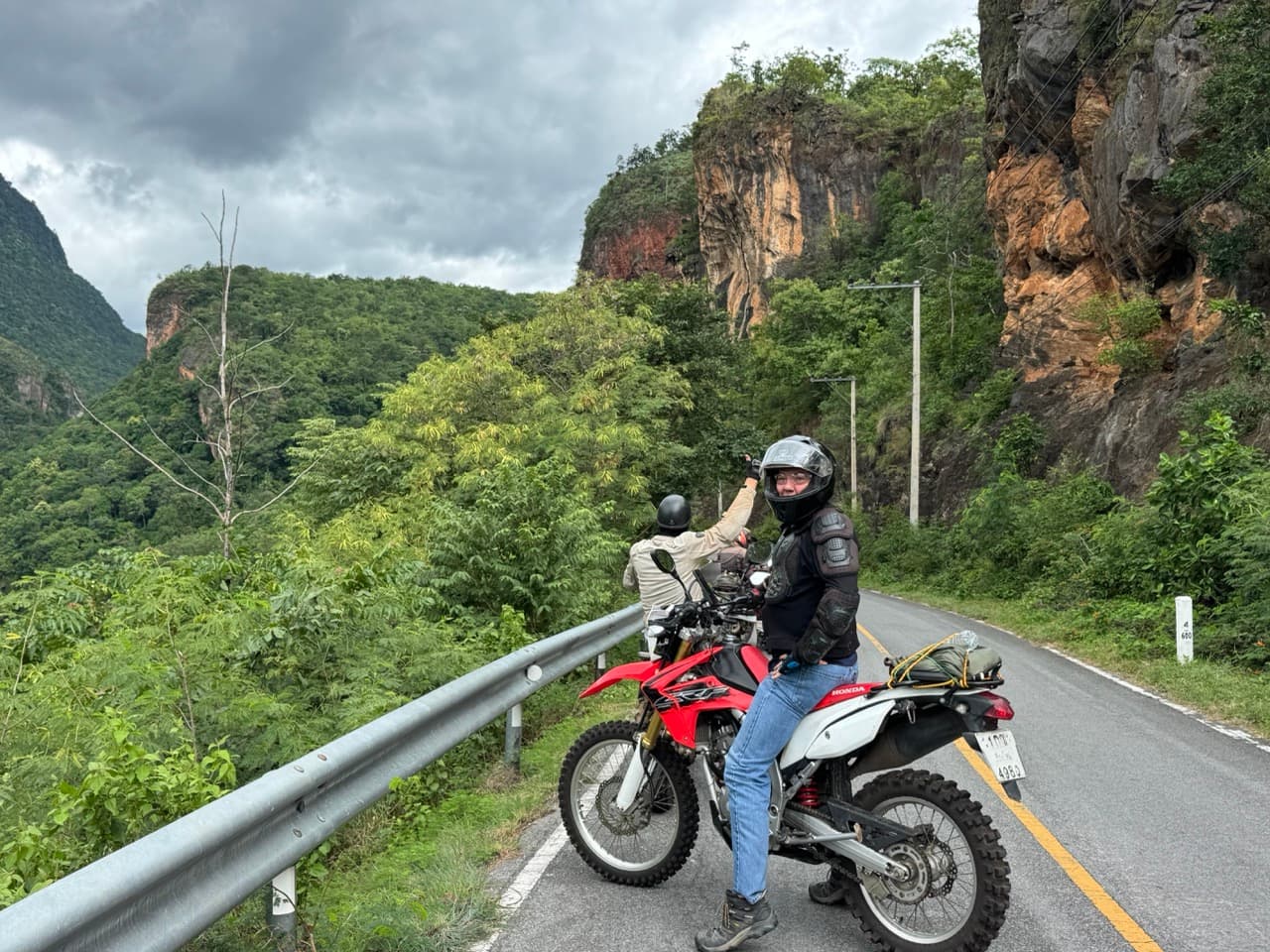 The last easy kilometres. Twenty minutes after this the tarmac ran out and did not come back for four hours.
