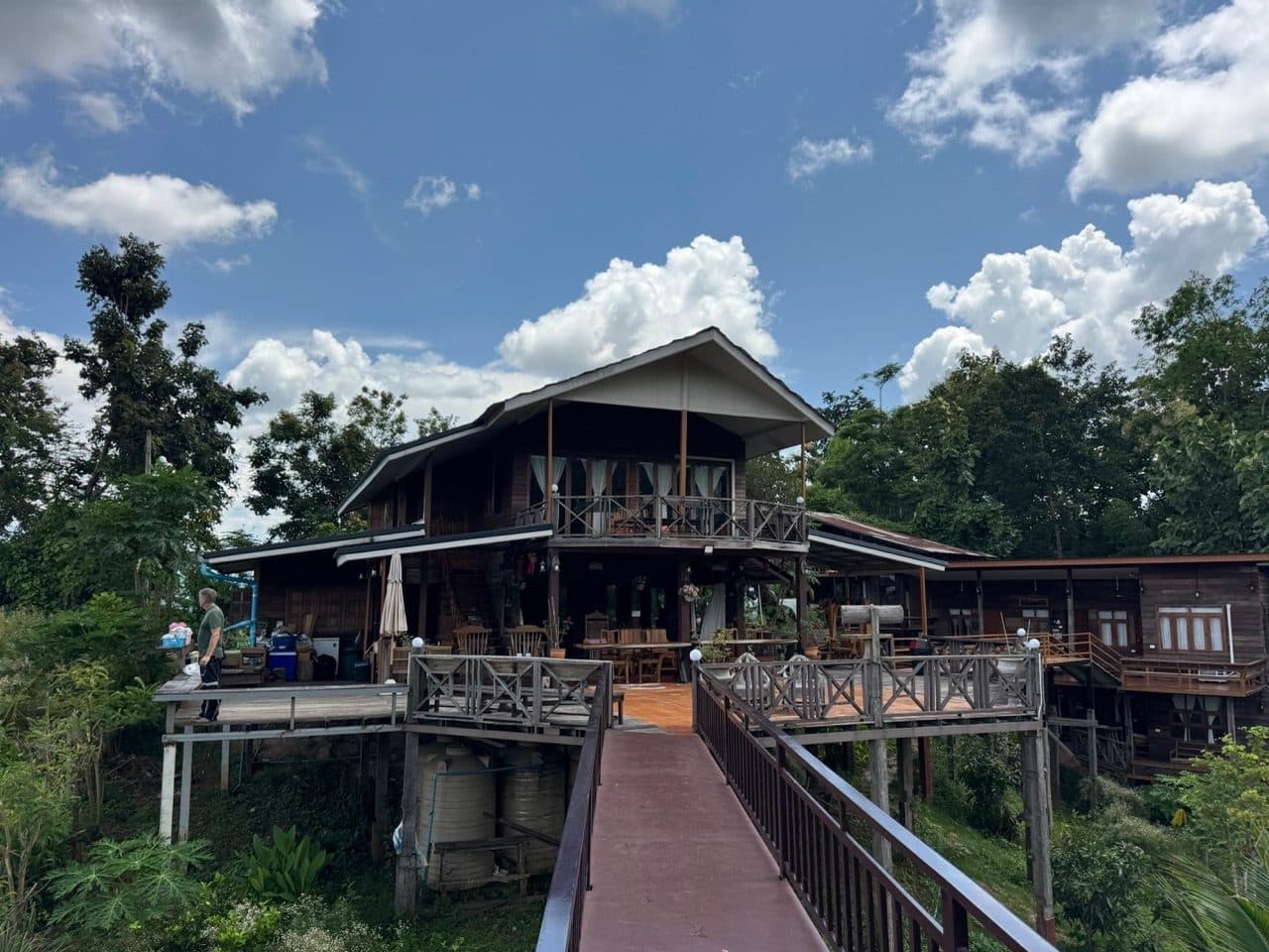 The cafe building at Ma Doo Doi from the walkway