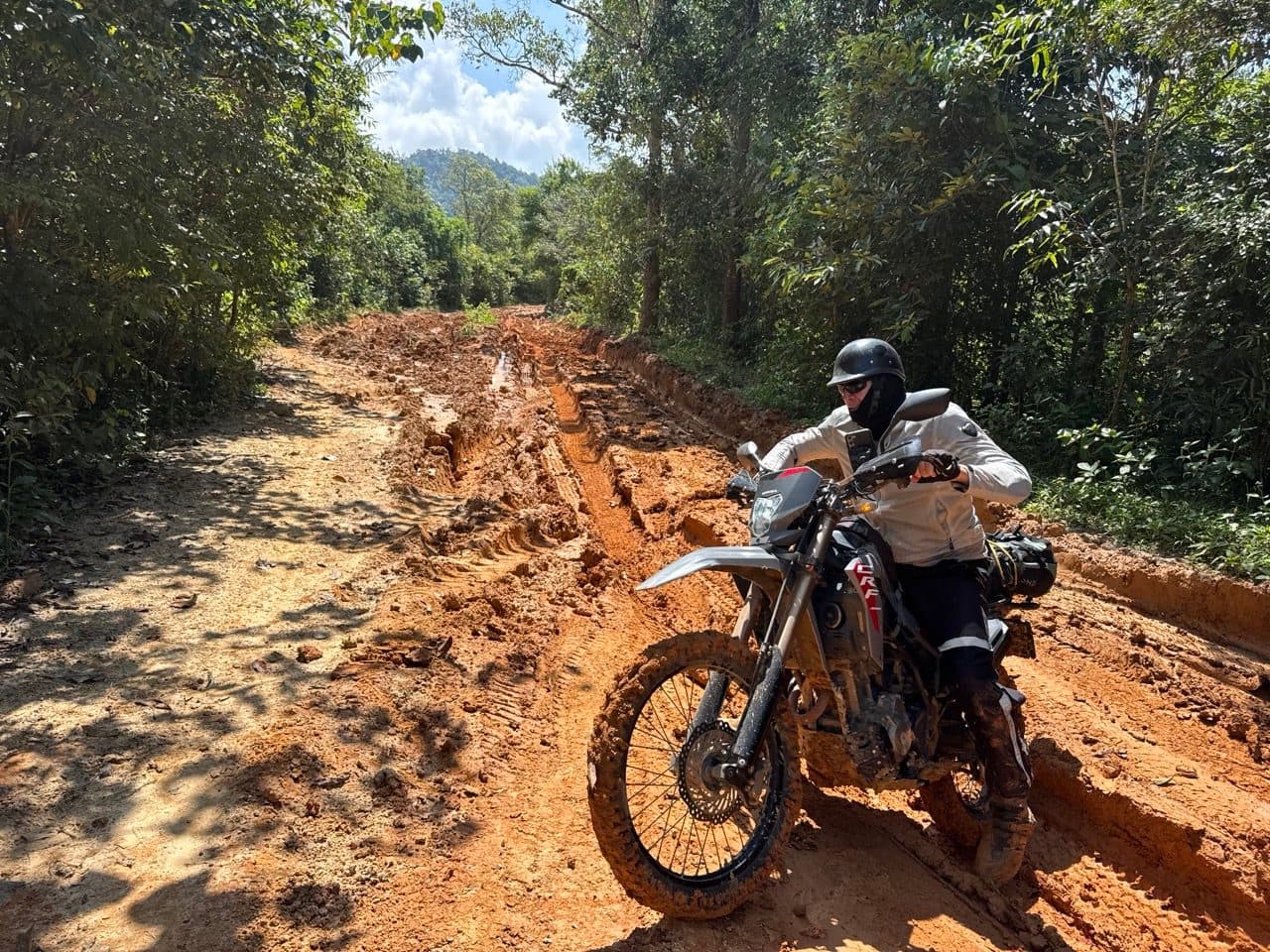Picking a line through the ruts.