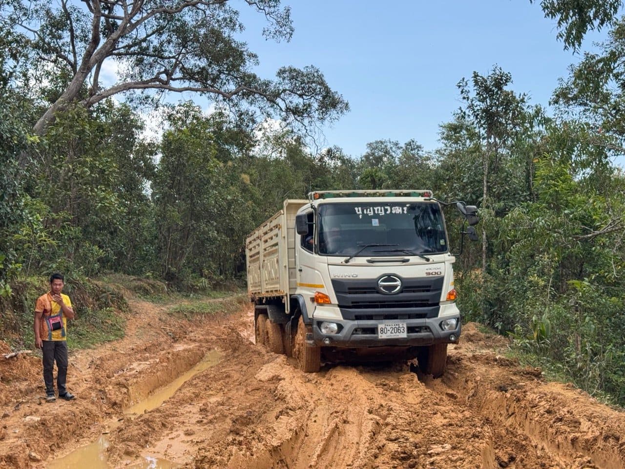 The same truck head on. This is a road being built, not maintained.
